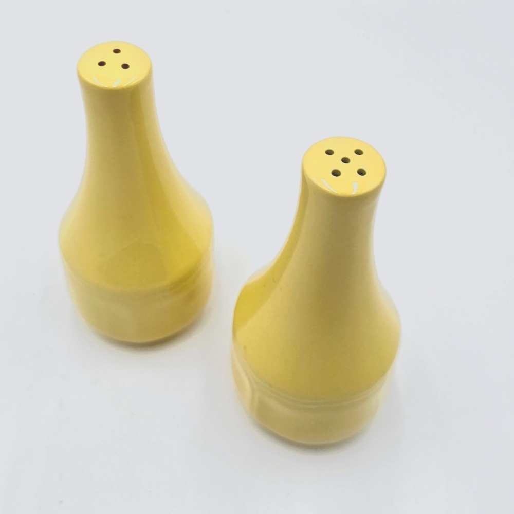 Vintage Federalist Buttercup Yellow Salt & Pepper Shaker Set (4239) - Made in Ja